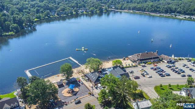 59 Oakwood Drive, Wayne, NJ 07470