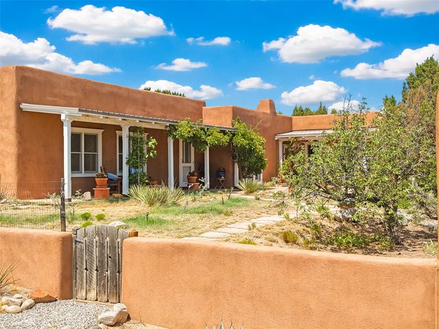 133 Sierra Azul, Santa Fe, NM 87507