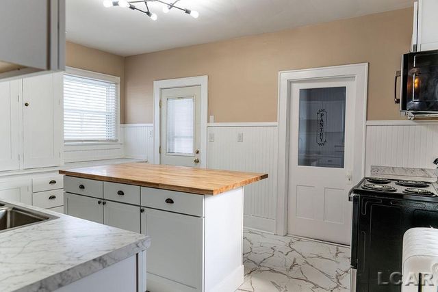 169 Park Street, Adrian, MI 49221