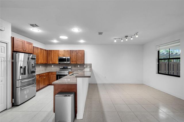 9925 NW 10th Street, Miami, FL 33172