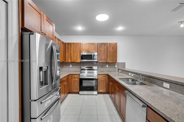 9925 NW 10th Street, Miami, FL 33172