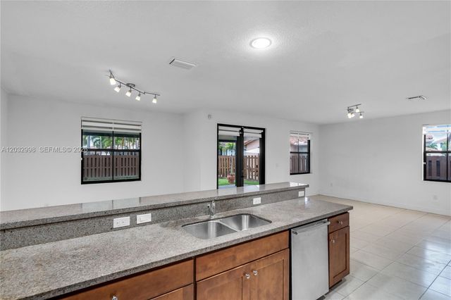 9925 NW 10th Street, Miami, FL 33172