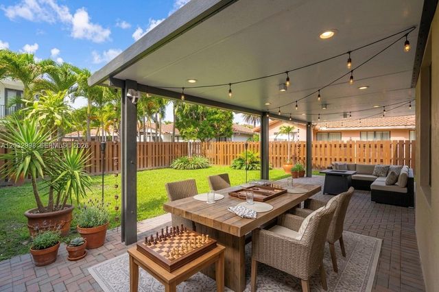 9925 NW 10th Street, Miami, FL 33172