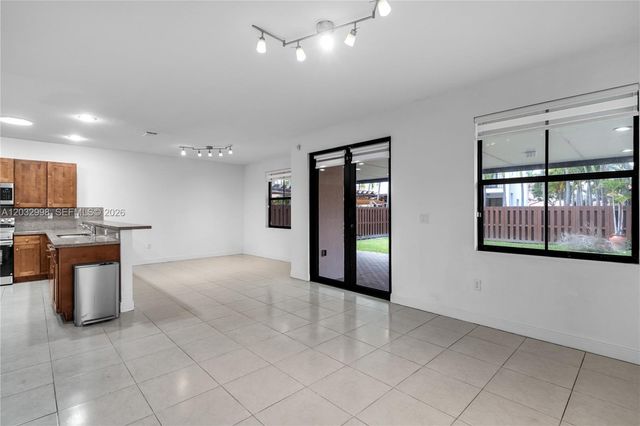 9925 NW 10th Street, Miami, FL 33172