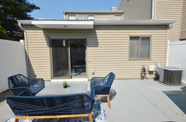 11 Fern Court, Tinton Falls, NJ 07724