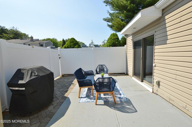 11 Fern Court, Tinton Falls, NJ 07724