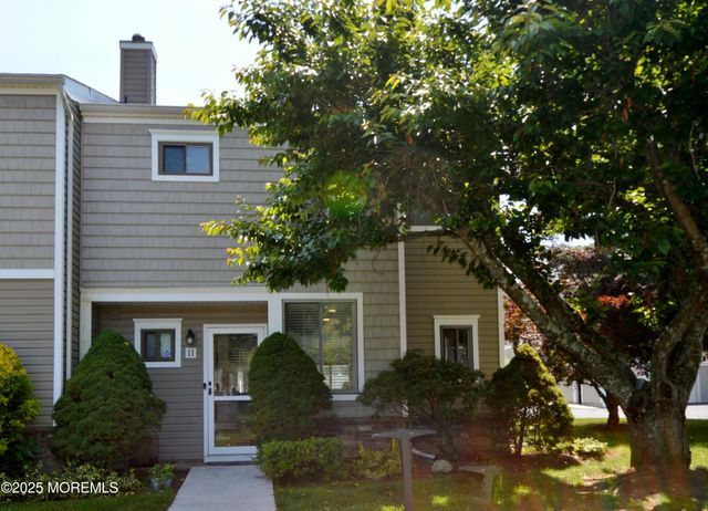 11 Fern Court, Tinton Falls, NJ 07724