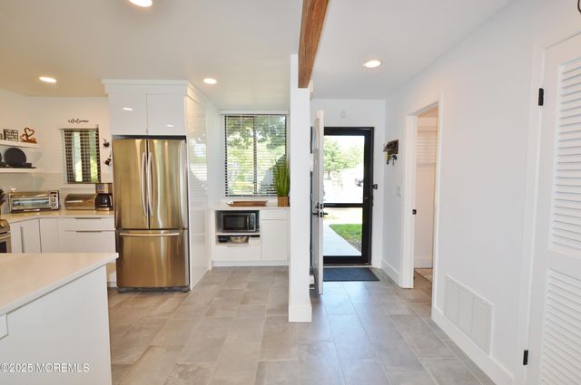 11 Fern Court, Tinton Falls, NJ 07724