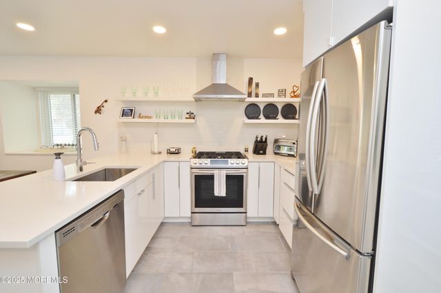 11 Fern Court, Tinton Falls, NJ 07724