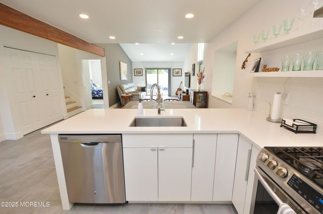 11 Fern Court, Tinton Falls, NJ 07724