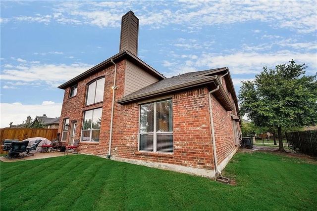 2703 Waterway Drive, Grand Prairie, TX 75054