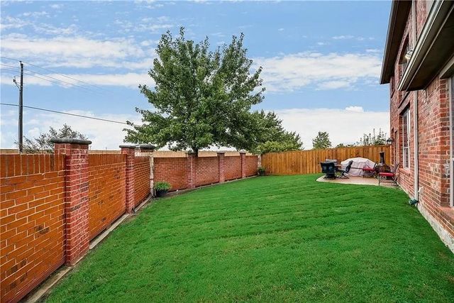 2703 Waterway Drive, Grand Prairie, TX 75054