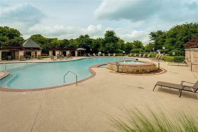 2703 Waterway Drive, Grand Prairie, TX 75054