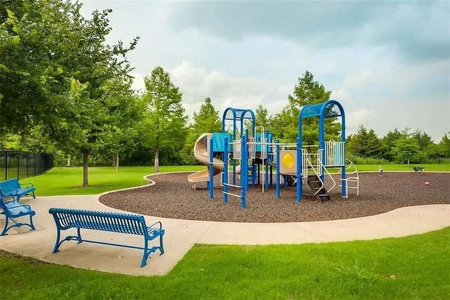 2703 Waterway Drive, Grand Prairie, TX 75054