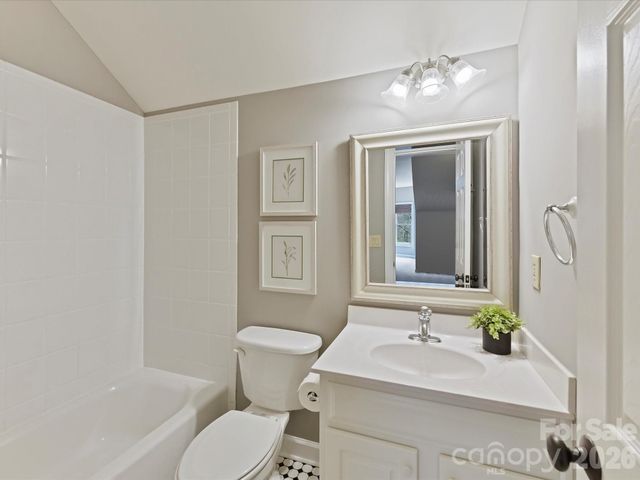 626 Hampshire Hill Road, Matthews, NC 28105