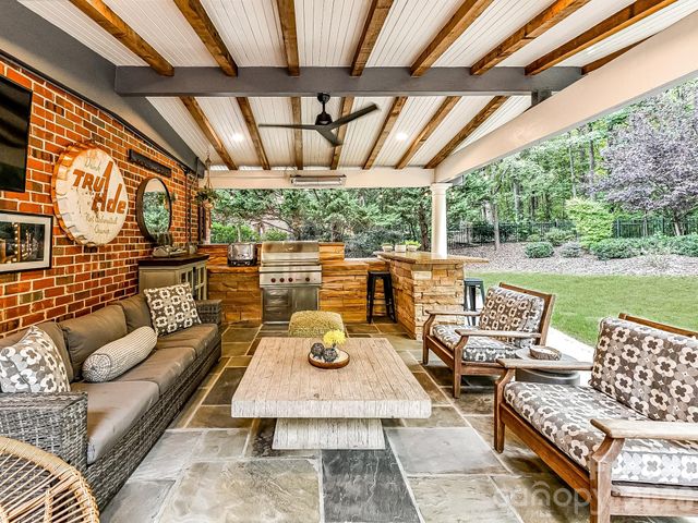 626 Hampshire Hill Road, Matthews, NC 28105