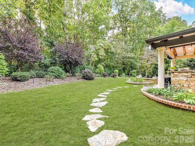 626 Hampshire Hill Road, Matthews, NC 28105