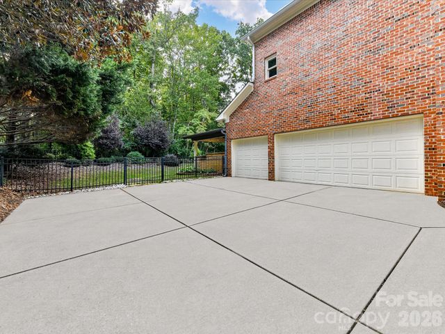 626 Hampshire Hill Road, Matthews, NC 28105