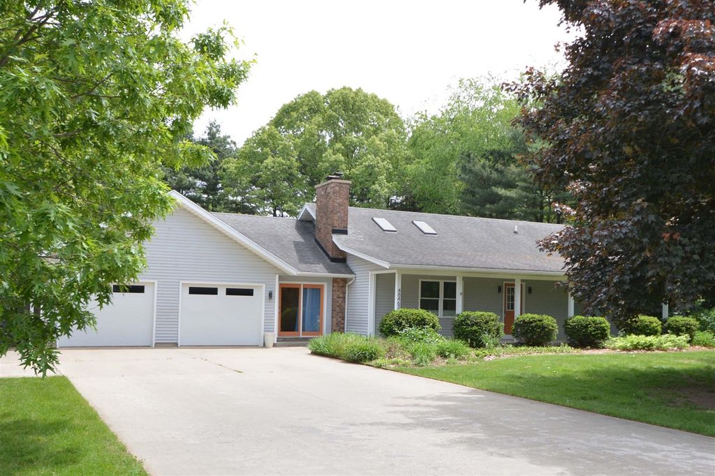 48463 Orchard Drive, Mattawan, MI 49071