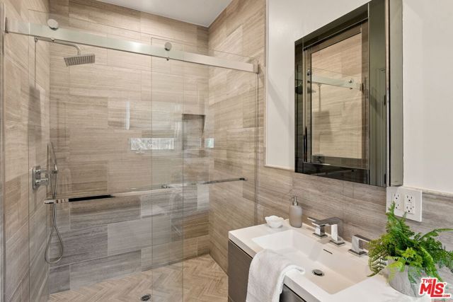 280 Homewood Road, Los Angeles, CA 90049