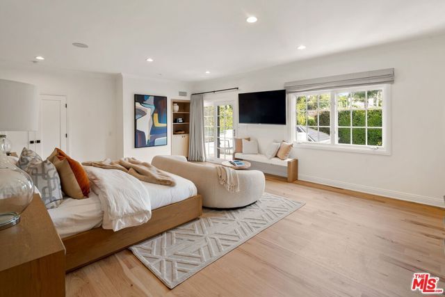 280 Homewood Road, Los Angeles, CA 90049