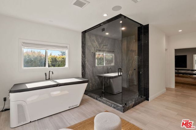 280 Homewood Road, Los Angeles, CA 90049