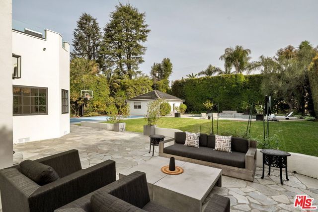 280 Homewood Road, Los Angeles, CA 90049