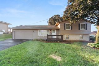579 Greenfield Parkway, Des Moines, IA 50320