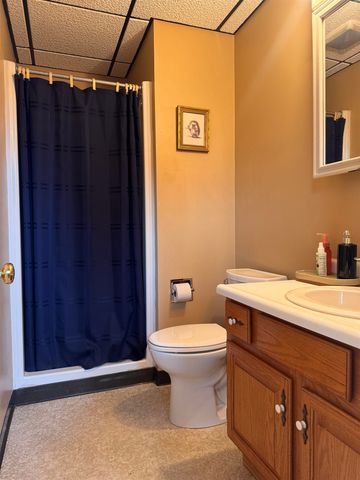 48 Stagecoach Road, Hartford, VT 05001