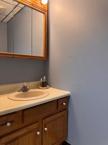 48 Stagecoach Road, Hartford, VT 05001