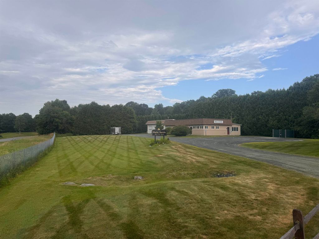 48 Stagecoach Road, Hartford, VT 05001