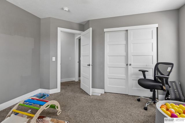 8059 N 173 Street, Bennington, NE 68007
