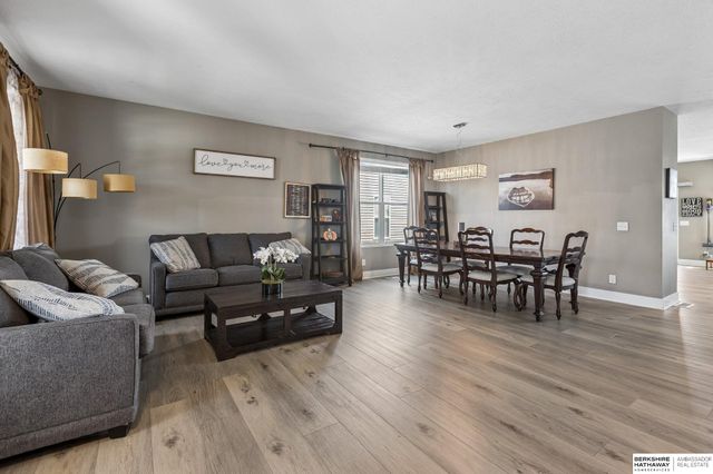 8059 N 173 Street, Bennington, NE 68007