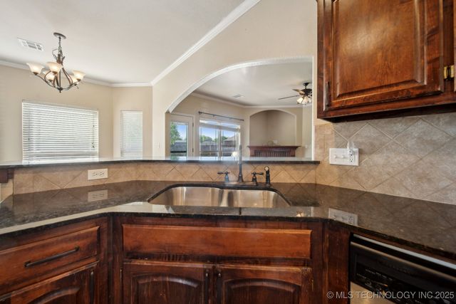 519 S 50th Place, Broken Arrow, OK 74014