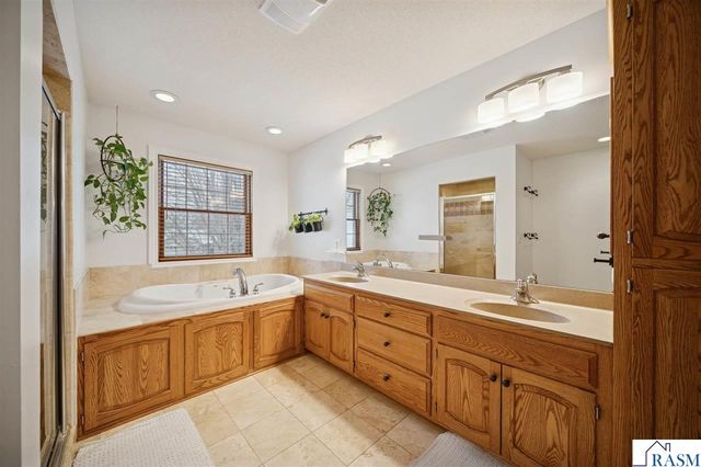 117 Hope Ct, Mankato, MN 56001