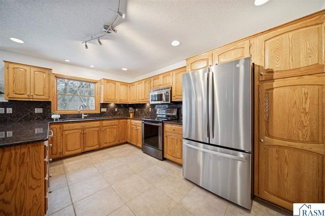 117 Hope Ct, Mankato, MN 56001