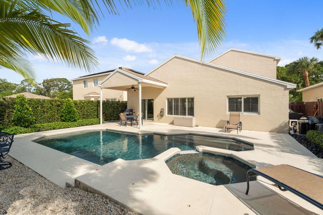 4620 SE Winter Haven Court, Stuart, FL 34997