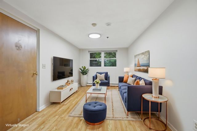 10 Beacon St 103, Woburn, MA 01801