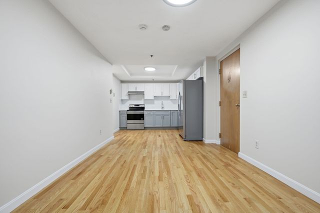 10 Beacon St 103, Woburn, MA 01801