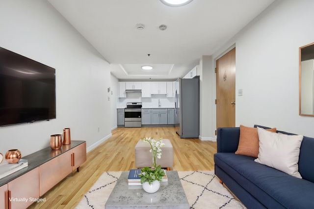 10 Beacon St 103, Woburn, MA 01801