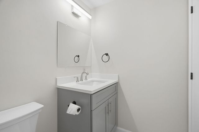10 Beacon St 103, Woburn, MA 01801