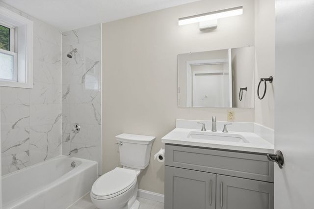 10 Beacon St 103, Woburn, MA 01801