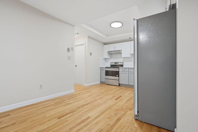 10 Beacon St 103, Woburn, MA 01801
