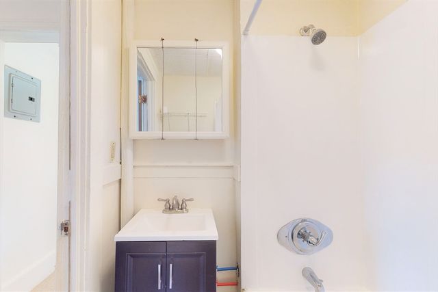 34 Crescent 1, Waltham, MA 02453