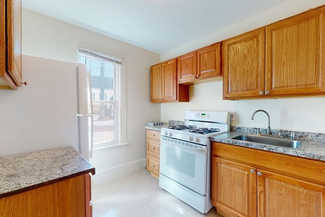 34 Crescent 1, Waltham, MA 02453