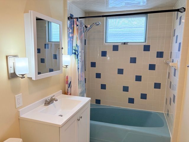 56-58 Stanley Ave 58, Medford, MA 02155