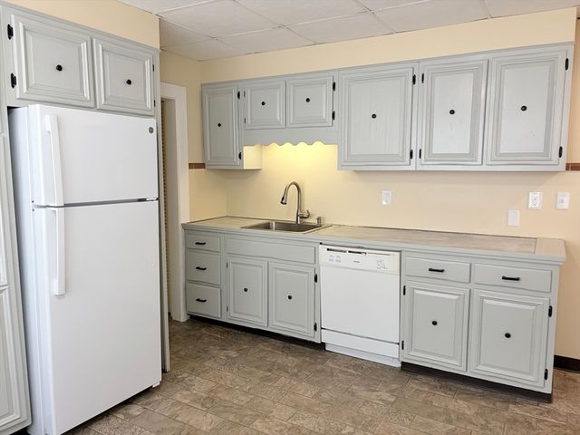 56-58 Stanley Ave 58, Medford, MA 02155