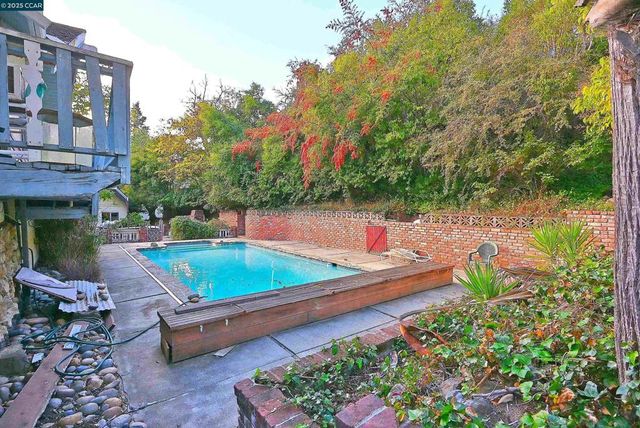 3160 Walnut Blvd, Walnut Creek, CA 94597