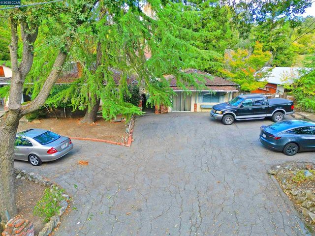 3160 Walnut Blvd, Walnut Creek, CA 94597