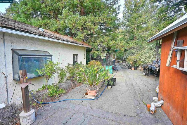 3160 Walnut Blvd, Walnut Creek, CA 94597